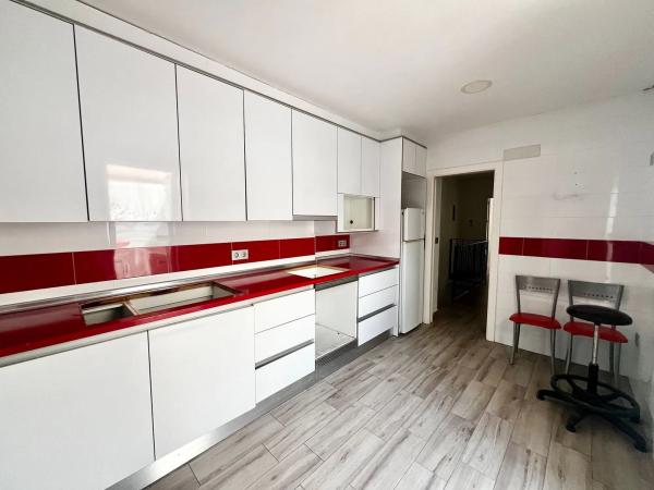 Chalet adosado en calle Larramendi