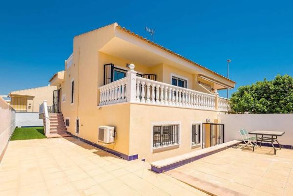 Chalet adosado en calle sierra de alcazar