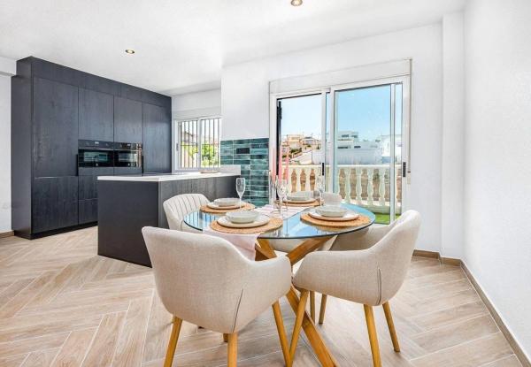 Chalet adosado en calle sierra de alcazar