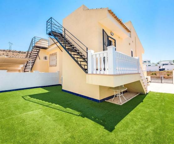 Chalet adosado en calle sierra de alcazar