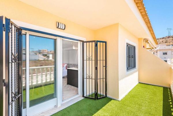 Chalet adosado en calle sierra de alcazar