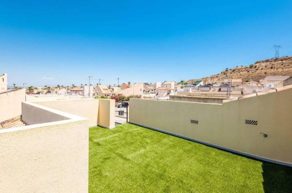 Chalet adosado en calle sierra de alcazar