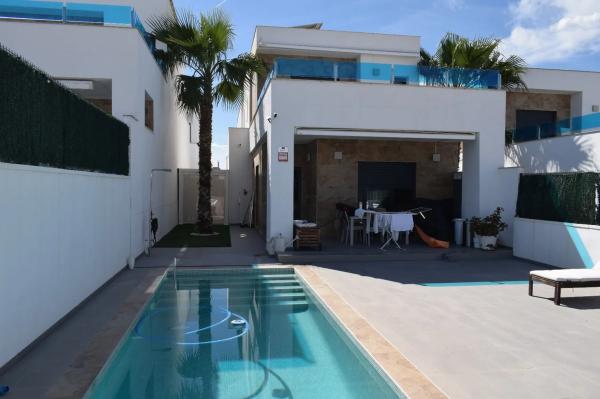 Chalet en calle Maria Goyri