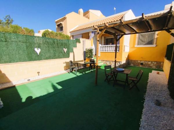 Chalet pareado en calle Cangas