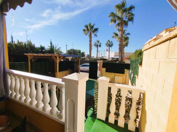 Chalet pareado en calle Cangas