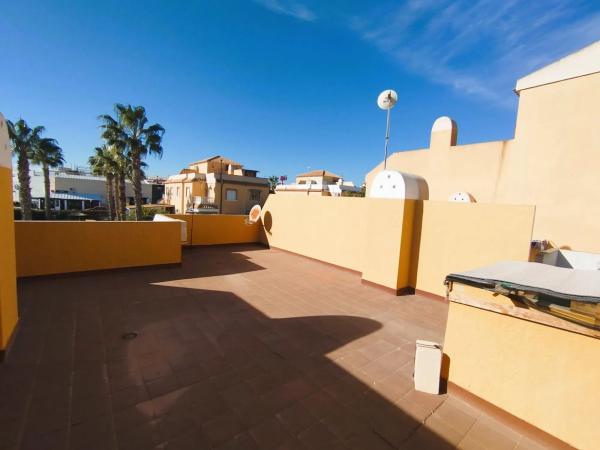 Chalet pareado en calle Cangas