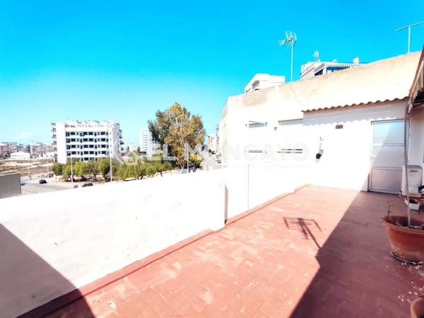 Casa independiente en avenida de Madrid