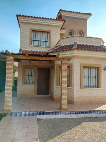 Casa independiente en avenida el Ras Gran