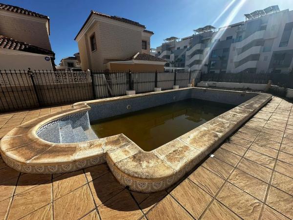 Casa independiente en avenida el Ras Gran, 83