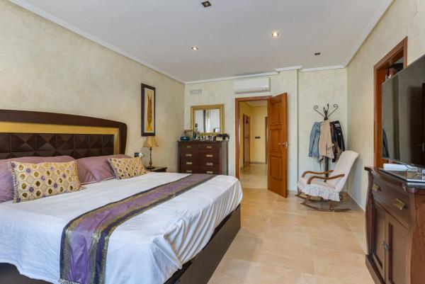 Chalet en Los Montesinos