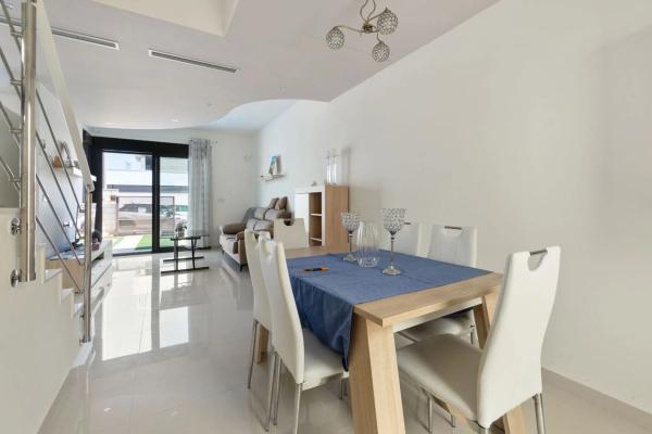 Chalet adosado en calle Navia