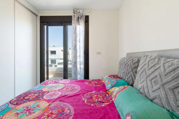 Chalet adosado en calle Navia