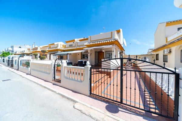 Chalet pareado en calle Alambre