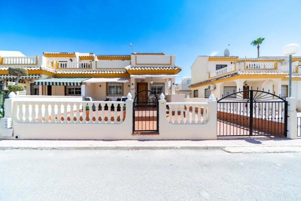 Chalet pareado en calle Alambre