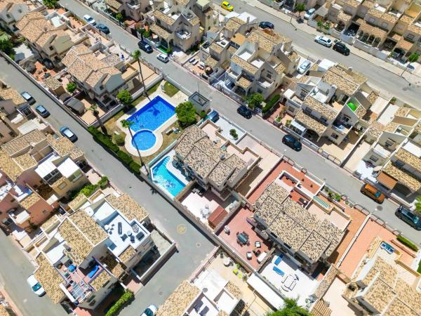 Chalet pareado en calle Alambre