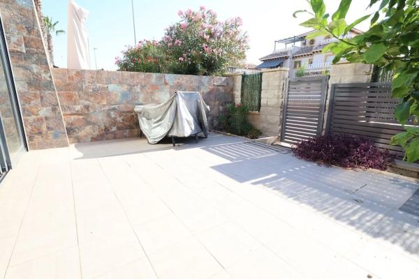 Chalet pareado en calle Cabo de Gata