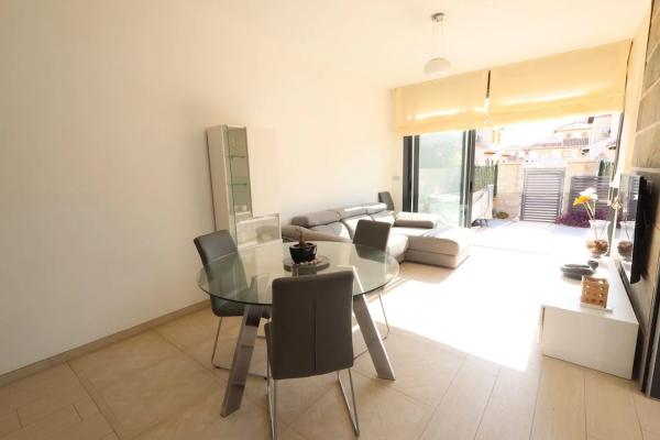 Chalet pareado en calle Cabo de Gata