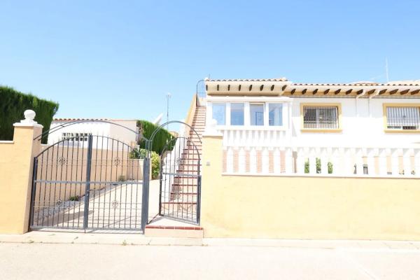 Chalet adosado en calle Jónico