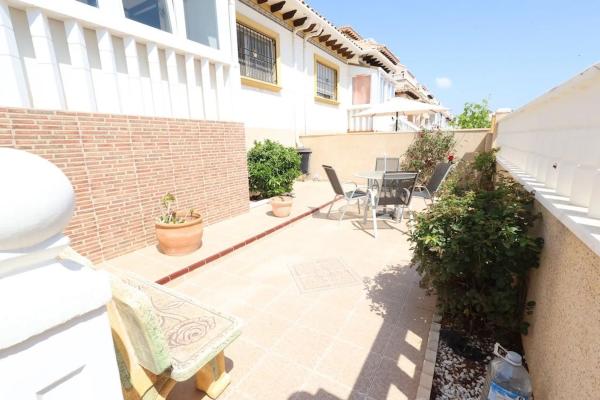 Chalet adosado en calle Jónico