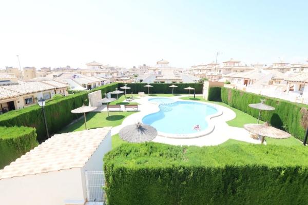 Chalet adosado en calle Jónico