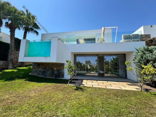 Casa independiente en avenida de las Colinas