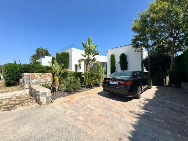 Casa independiente en avenida de las Colinas