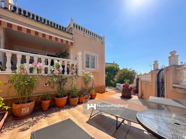 Chalet adosado en calle Albahaca