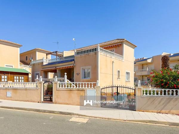 Chalet adosado en calle Albahaca