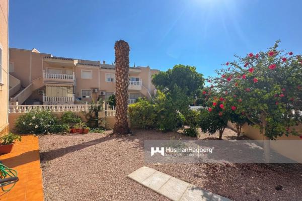 Chalet adosado en calle Albahaca