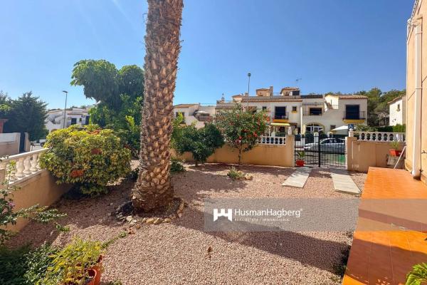 Chalet adosado en calle Albahaca