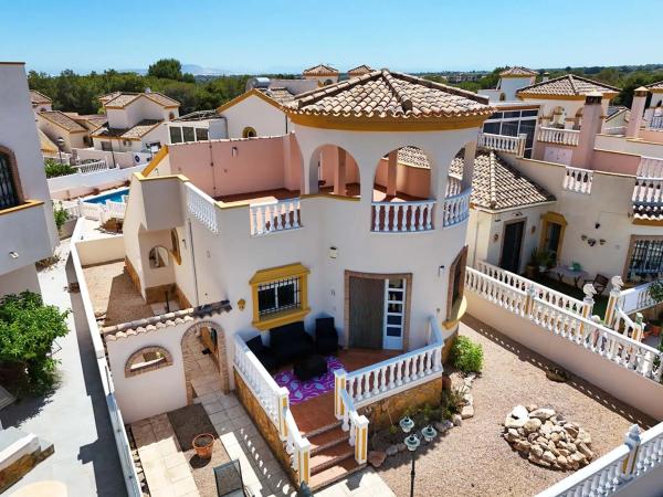 Casa independiente en Av Arandano