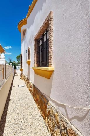 Casa independiente en Av Arandano