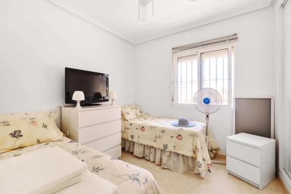 Casa independiente en Av Arandano