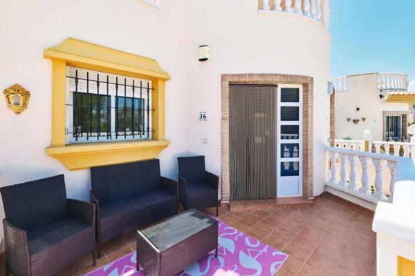 Casa independiente en Av Arandano