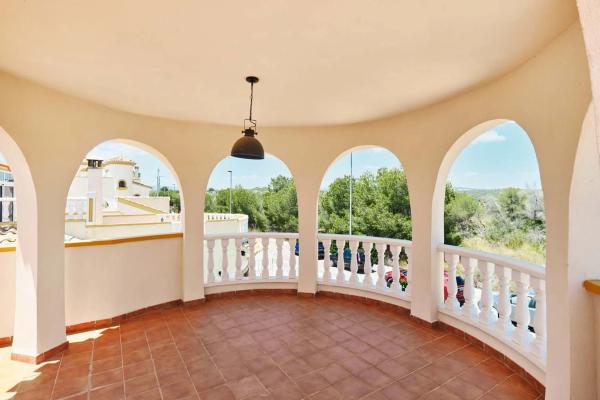 Casa independiente en Av Arandano