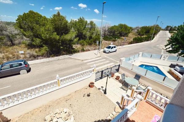 Casa independiente en Av Arandano
