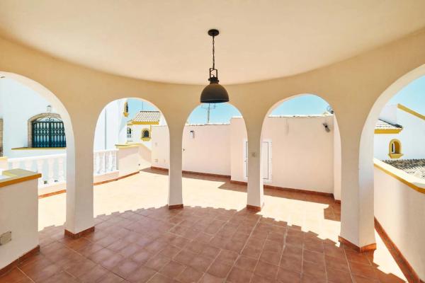 Casa independiente en Av Arandano