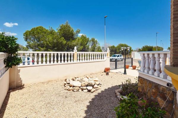 Casa independiente en Av Arandano