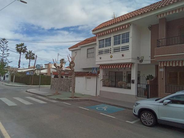 Chalet adosado en calle Remo, 10