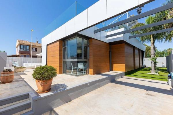 Casa independiente en calle Lira