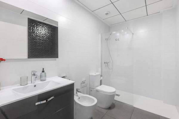 Casa independiente en calle Lira