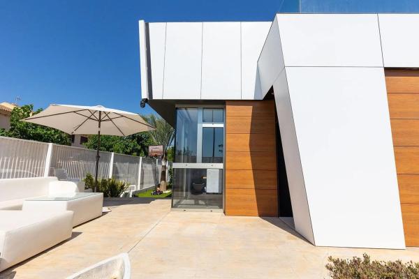 Casa independiente en calle Lira