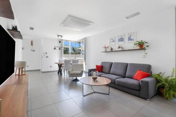 Casa independiente en calle Lira