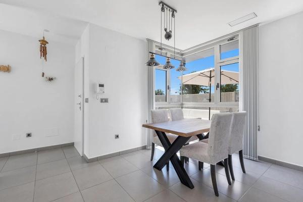 Casa independiente en calle Lira