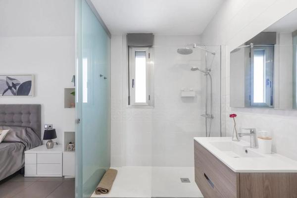 Casa independiente en calle Lira