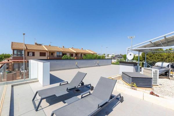 Casa independiente en calle Lira