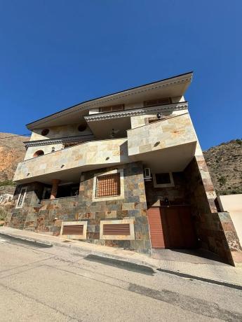 Chalet pareado en calle San Miguel