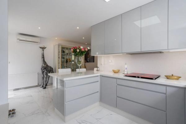 Casa independiente en calle el Grove, 599