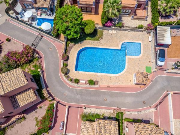 Chalet adosado en calle los Hernandez, 34