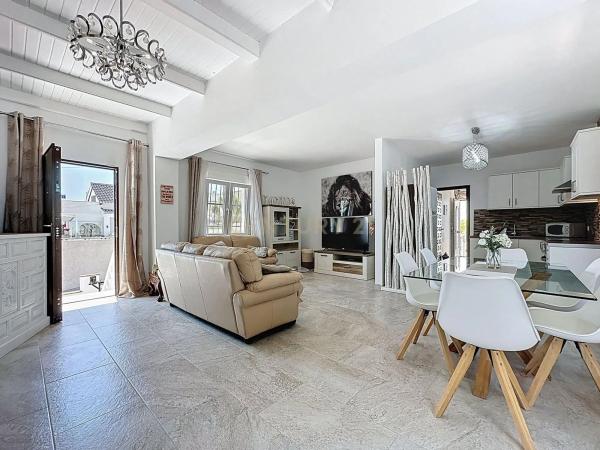 Casa independiente en calle Bermudas, 2